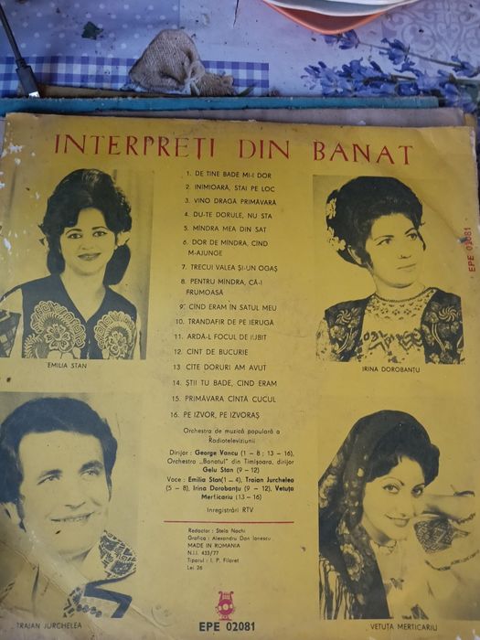 Vand lot de 8 discuri cu muzica populara românească, sunt in stare bună. Banii sunt acceptați doar prin curier nu pe card