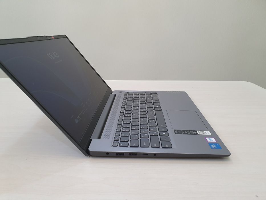 Lenovo  IdeaPad Slim 3