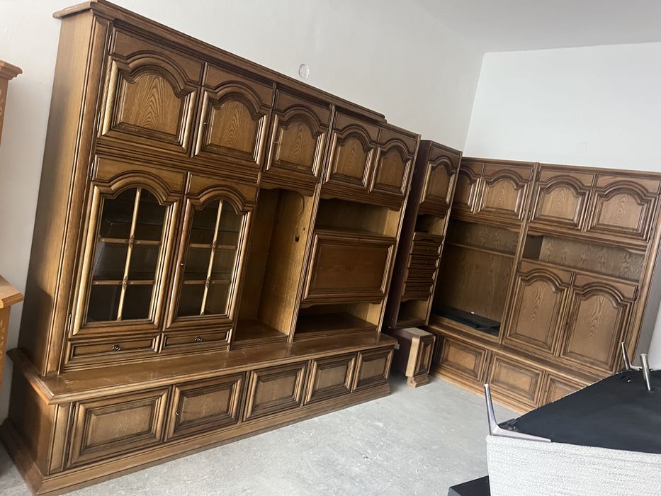 Mobilă de sufragerie clasică din lemn masiv, tip bibliotecă de colț,