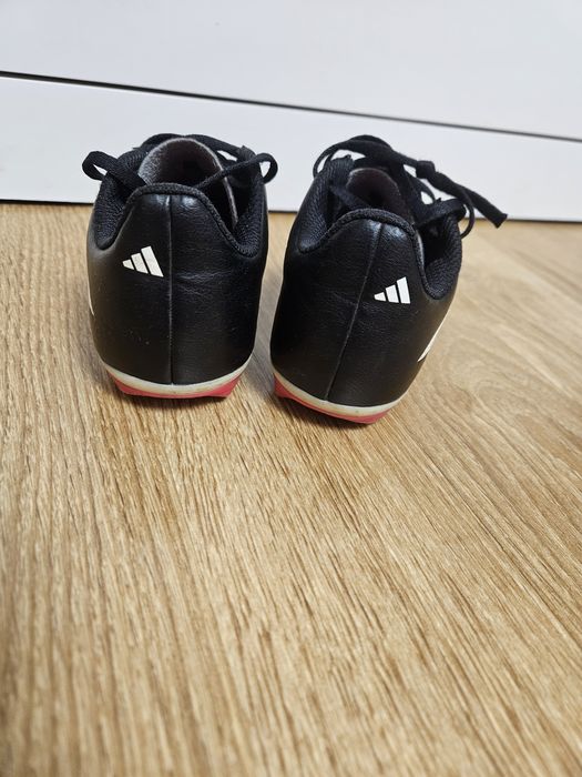 Adidasi adidas fotbal