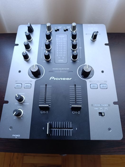 Pioneer DJM-250 двуканален DJ Mixer