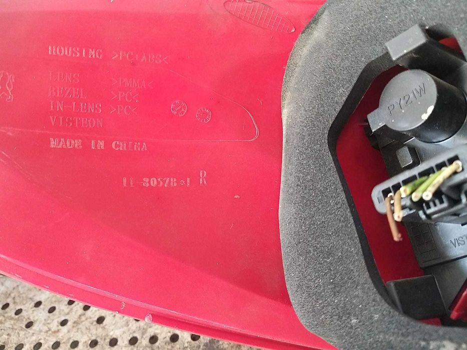 Stop tripla lampa dreapta peugeot 206 plus 11805781r