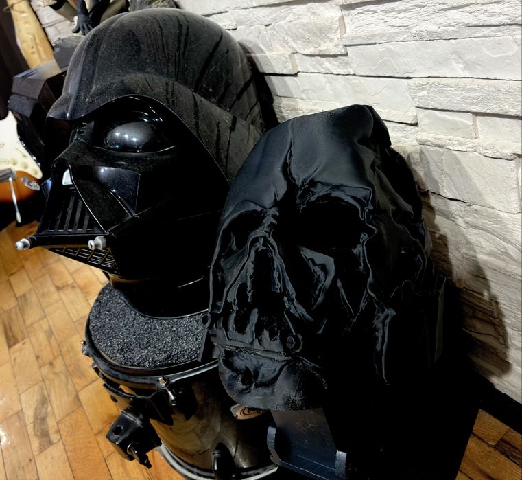 Star Wars. Разтопения шлем от кладата на Darth Vader