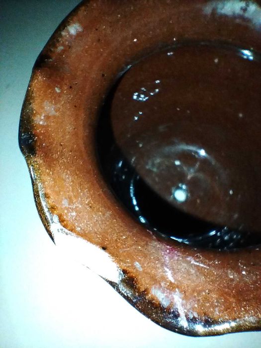 Лот 2 броя керамични саксии – битов стил (със забележка)