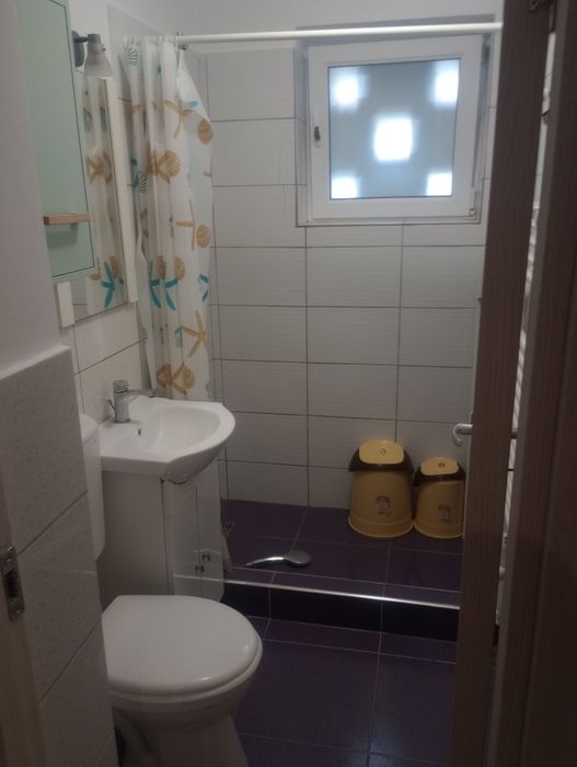 Închiriez apartament cu 3 camere