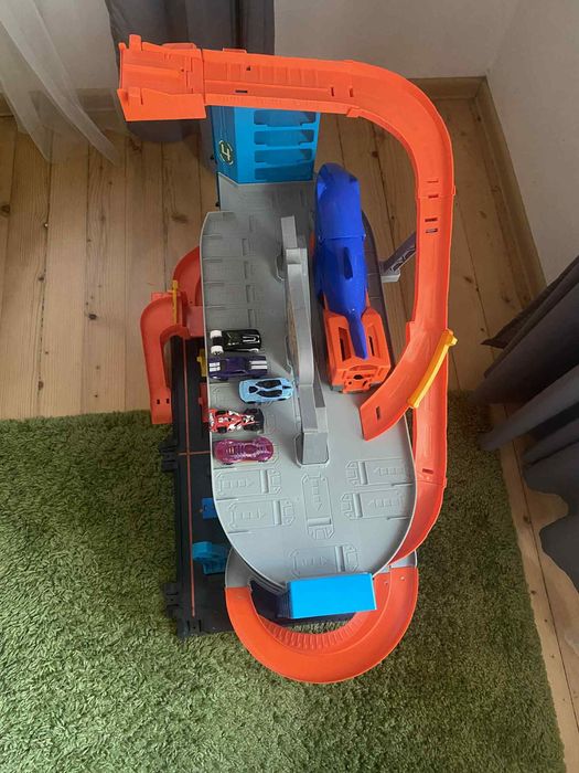 Писта Hot Wheels Ultimate Garage