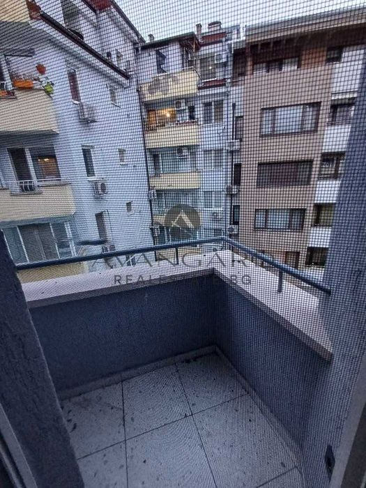 Продава се Тристаен апартамент в Пловдив, Кършияка - 65 кв.м за 3060 €/кв.м - Снимка #15