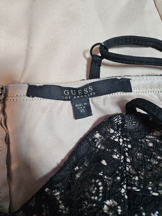 Бежова рокля Guess