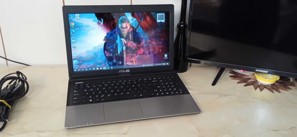 ASUS i7 3630QM 8Gb ddr3 2 placi video GT610 2GB SSD gaming laptop 15,6