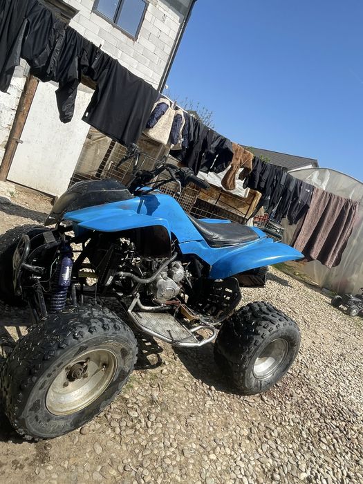 Vand atv de 200cc  in stare forte buna    Vand sau scimb   Are 4+1drepte  prinde 95km
