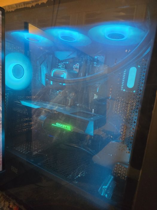 Unitate PC+Monitor sau schimb cu laptop gaming