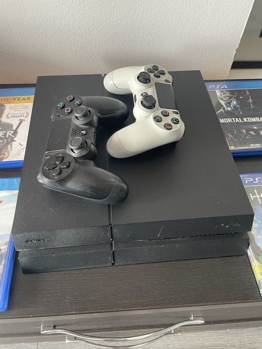 PlayStation 4 PS4 + 2 manete + 8 jocuri GTA,Witcher,FIFA