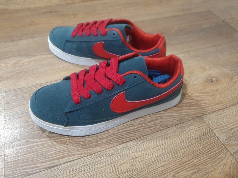 Кроссовки NIKE красно-зеленые новые