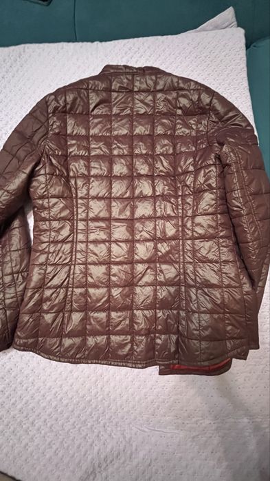 Продам куртку 1500 тенге