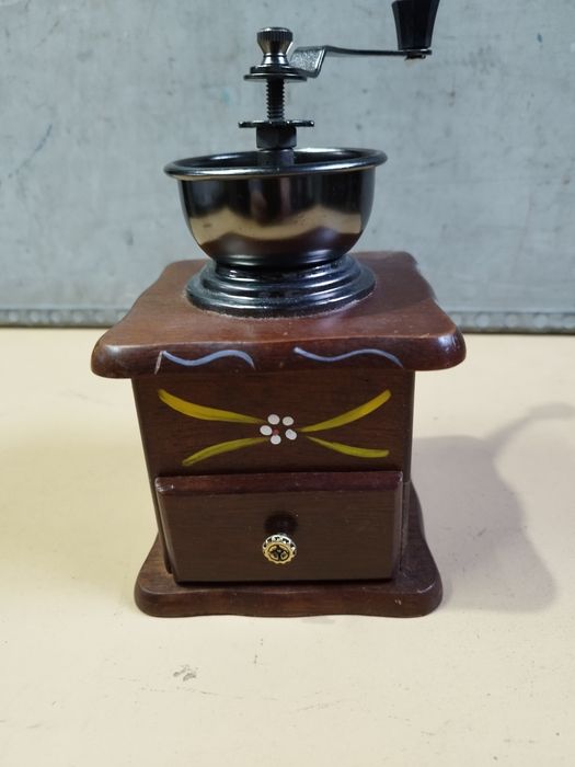 У никална ръчна кафемелачка