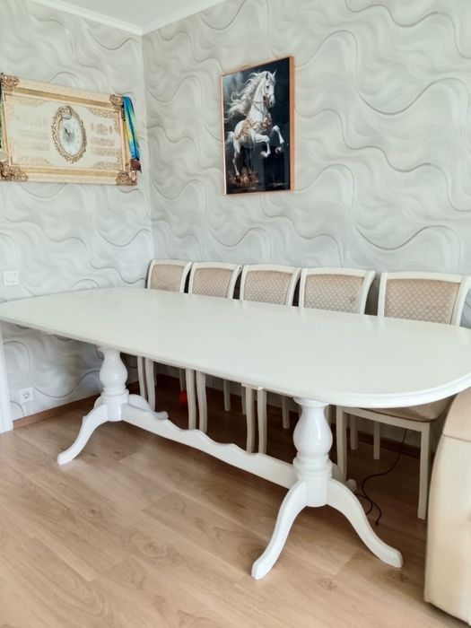 Продам  обеденный стол