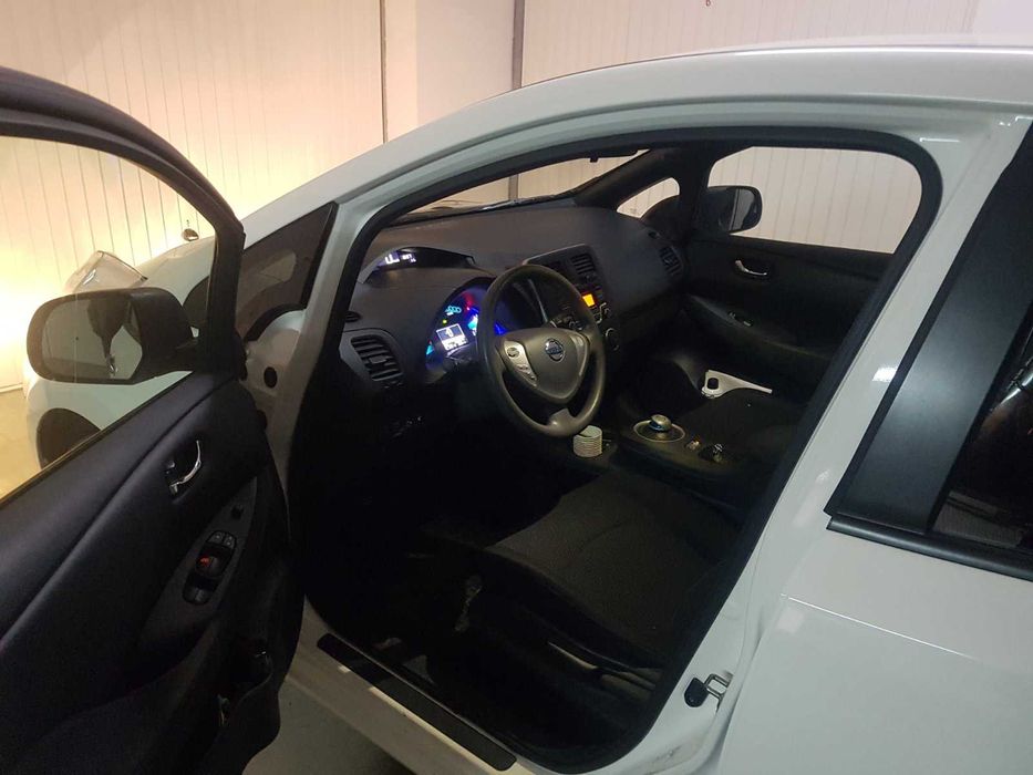 Nissan Leaf electric drive електрически автомобил