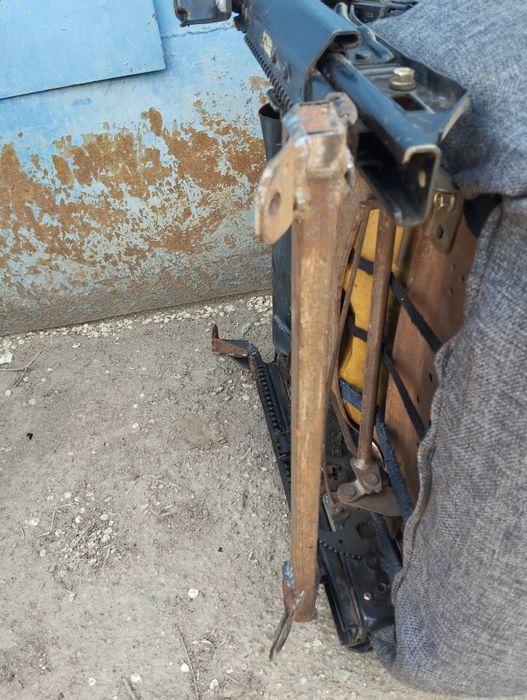 Передние сиденья на авто