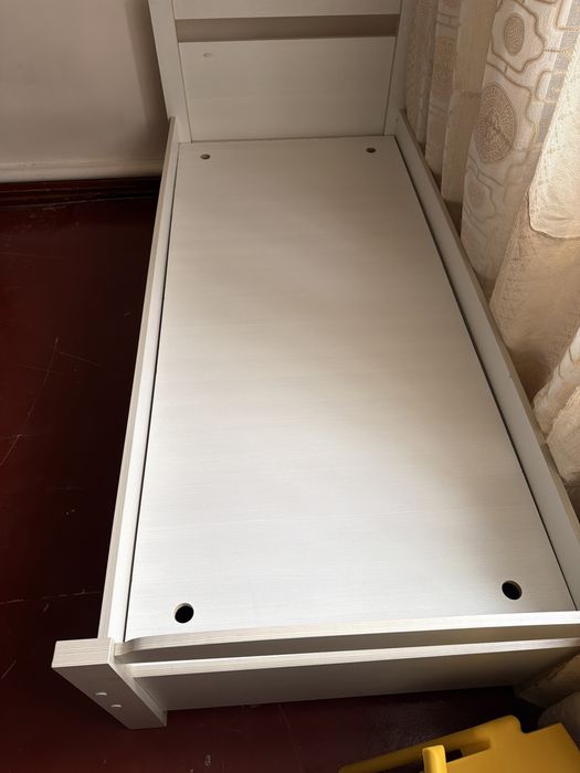 Кровать полуторка белая