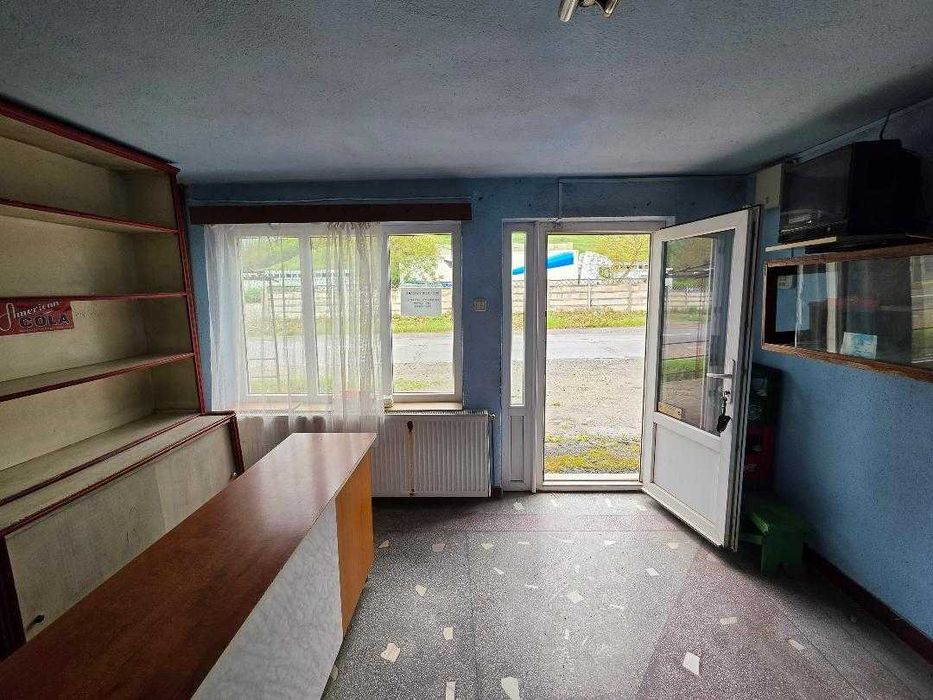 Casa constructie rezidentiala si / sau comerciala cu 2 nivele si pivnita, incluzand teren gradina, la sosea, localizata central in Cuzdrioara, Dej, CJ