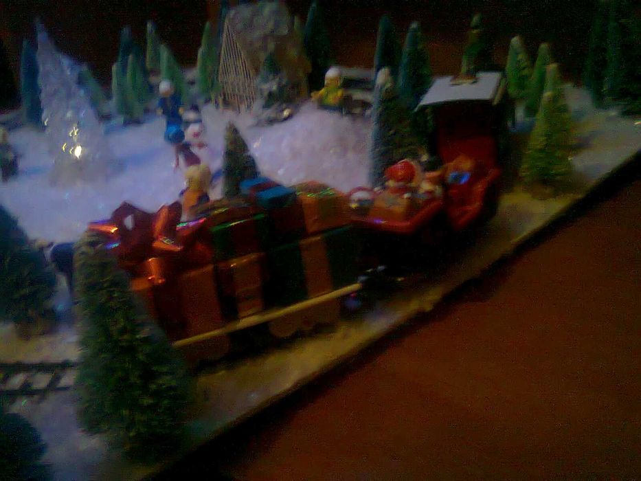 peisaj de iarna cu trenuletul lui Mos Craciun