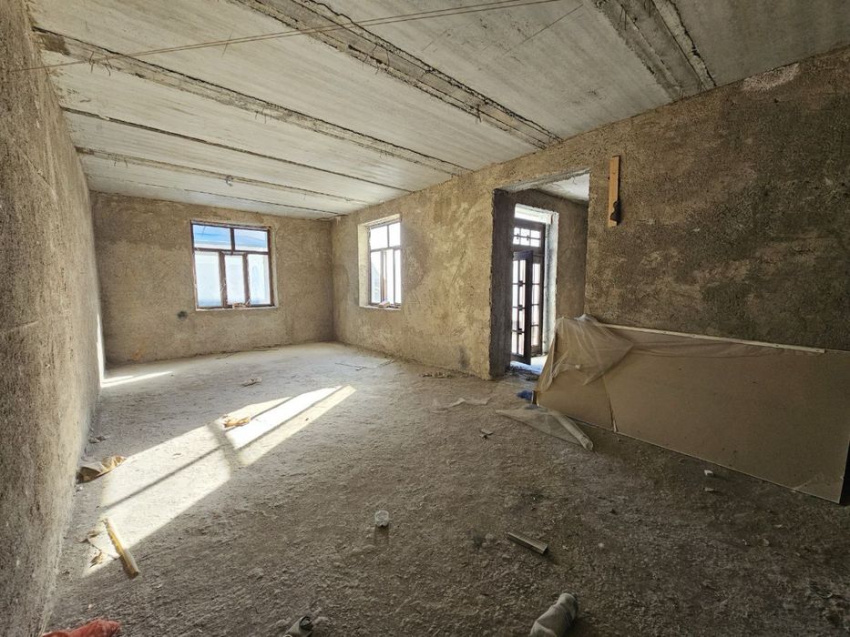 Срочно продаётся 3х Этажный  ТАНХАУС  соток 1.8