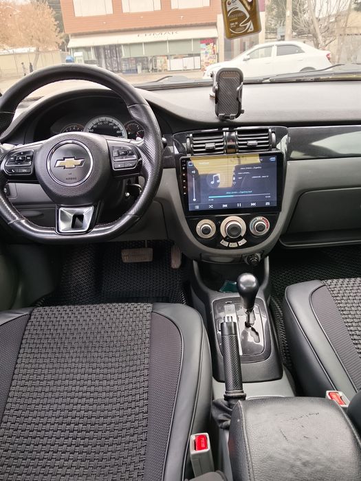 Ласетти 1.6 сотилади