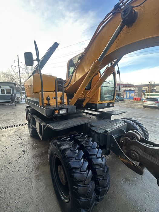 Экскаватор колеснный 140