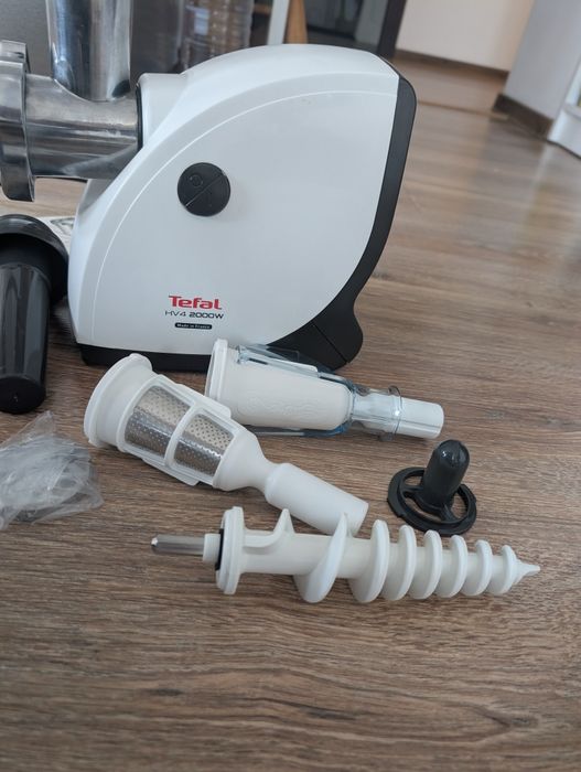 Mașină de tocat carne Tefal HV4 2000W – stare excelent