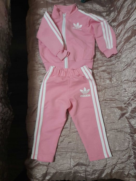 Спортен комплект за 2 годишно дете.