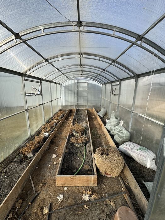 Теплица в сборе с автоматическими окнами