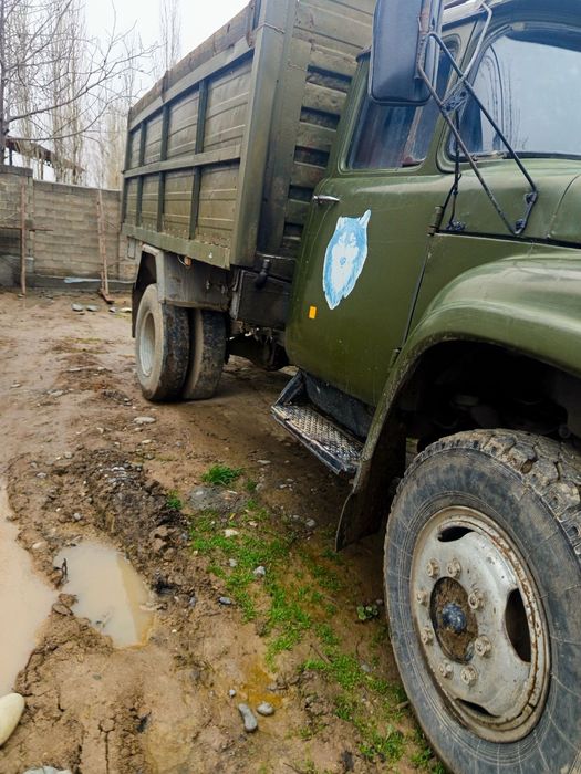 Zil sotiladi narxini kelishamiz