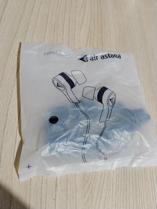 Наушники проводные из самолёта air astana