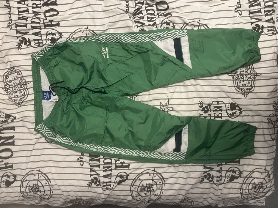 Pantaloni barbati trening umbro marimea Xl