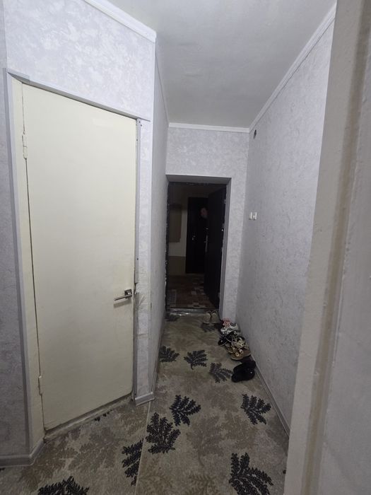 Зудлик билан сотилади 1 хона пере-не 2 хона 2 этаж богишамол ГУВД