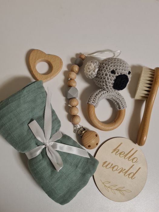 Set Cadou Premium din 6 piese pentru bebe-zornaitoare Koala