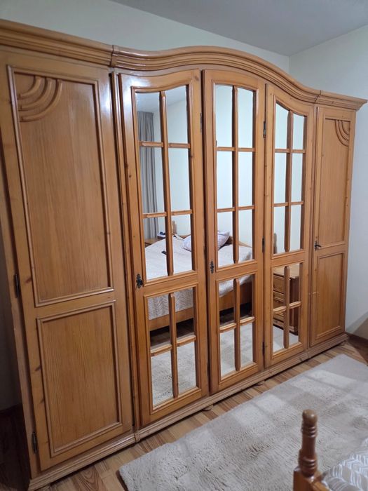 Mobila de dormitor lemn masiv  utilizata