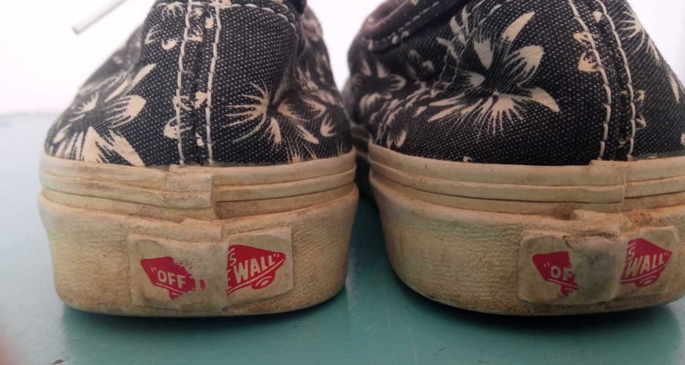 Nike и Vans: оригинални маратонки и футболни обувки, като нови!