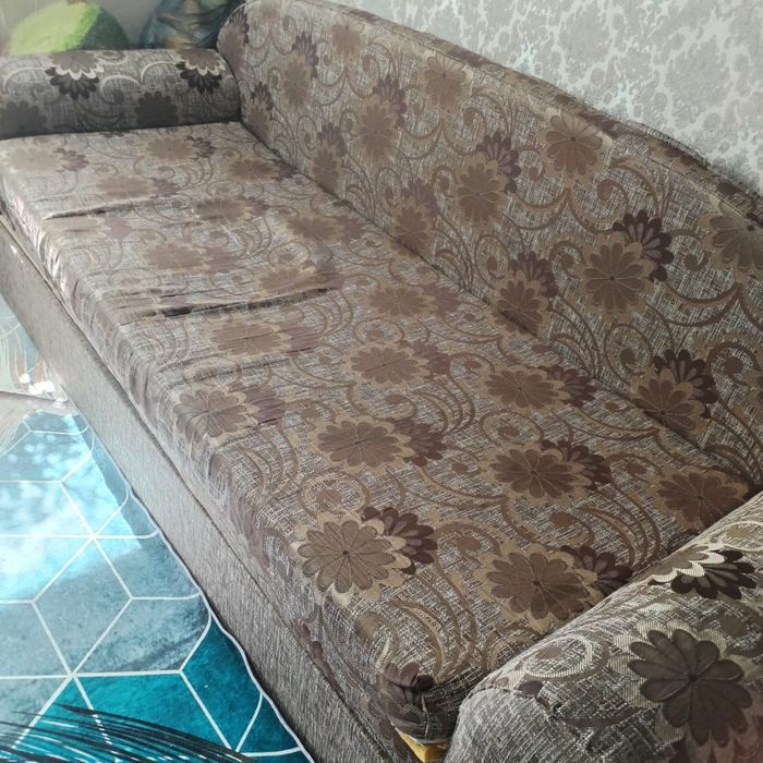 Диван в хорошем состоянии, срочно продаётся