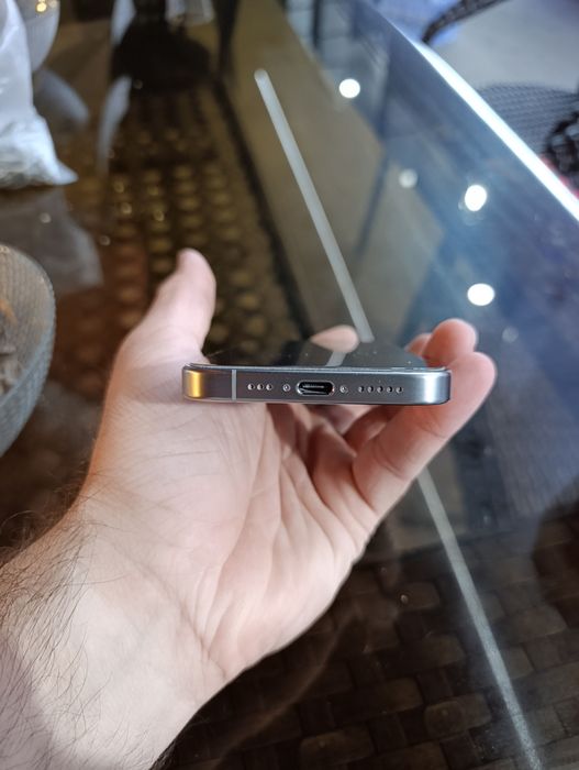 iPhone 15 pro 256 gb TITAN