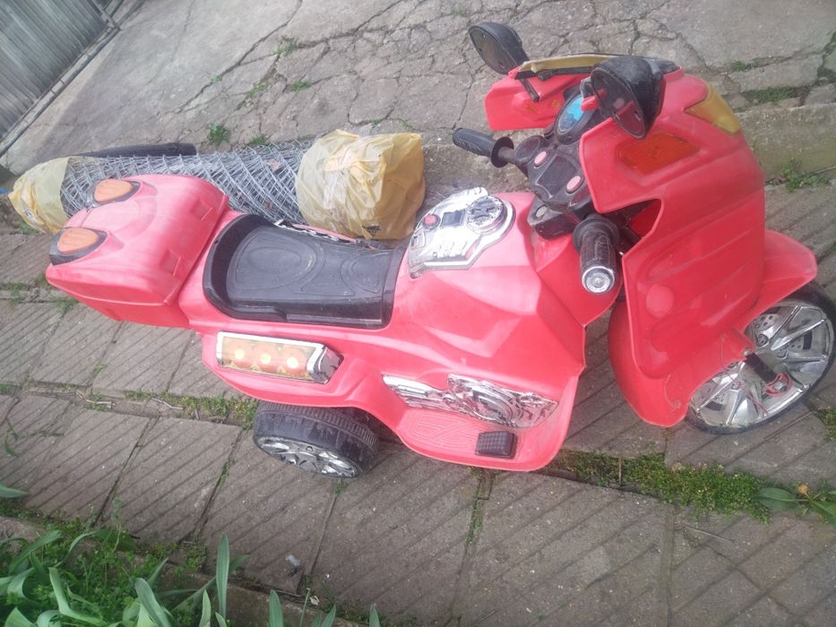 Детска електрическа триколка.
Цената е съобразена със състоянието.