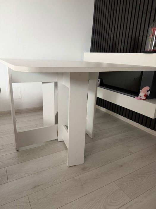 Masă extensibilă albă – ca nouă