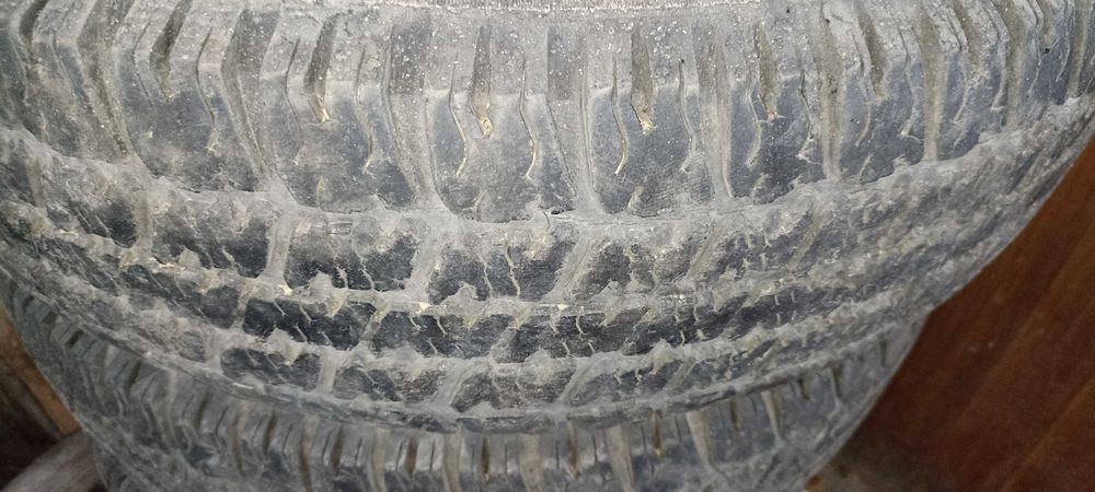 Продам диски с резиной 235/75 R15 УАЗ