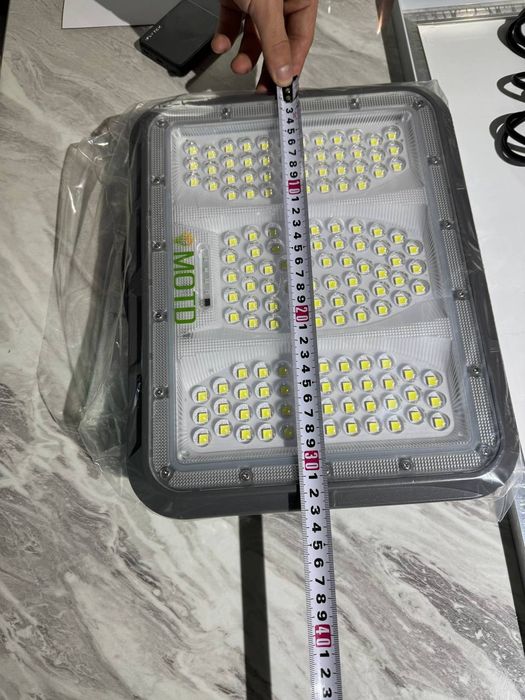 LED ПРОЖЕКТОР с солничним панелю