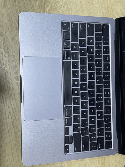 Продам macbook air 13 m3 8/512