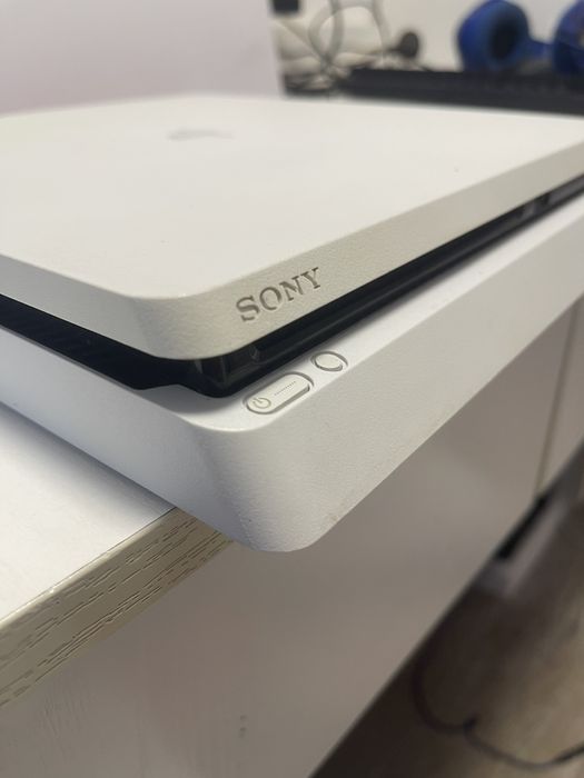 SonY  PS 4 slim бял