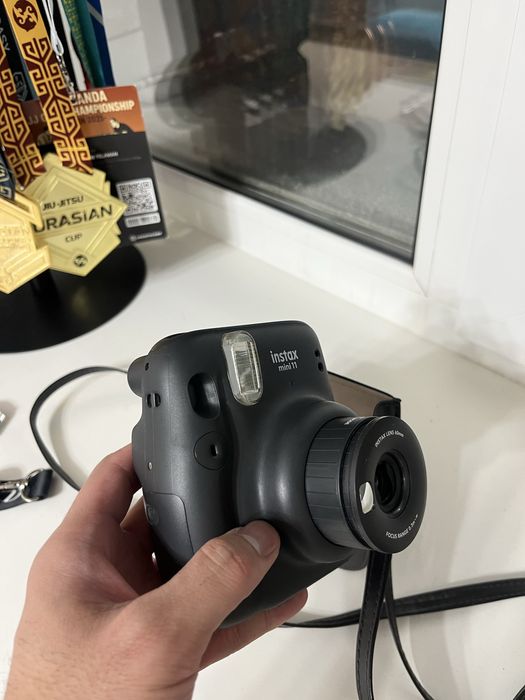 Продам instax mini 11