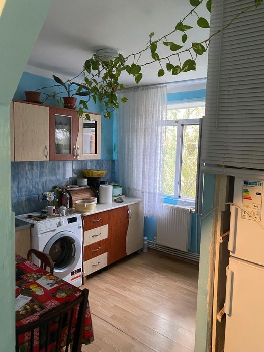 Vând apartament 2 camere decomandat,