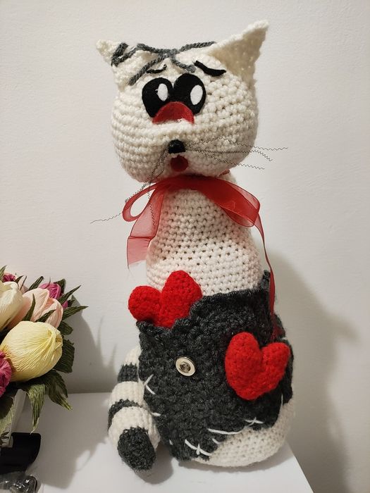 Плетена котка с джоб за дистанционно