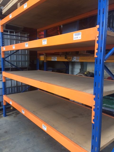 Rafturi metalice cu polite